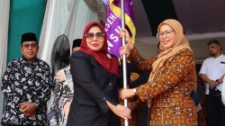 Simbol Semangat dan Kebanggaan, Dekan FKM UINSU Terima Bendera dari Rektor Prof. Nurhayati