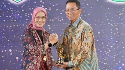 Batam Peduli Layanan Publik dan Keterbukaan Informasi, Amsakar Terima Penghargaan