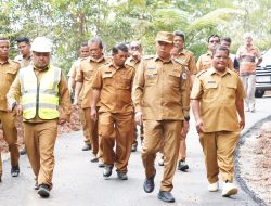 Tingkatkan Aksesibilitas dan Ekonomi Warga, Bupati Taput Tinjau Pembangunan Jalan Hotmix 1,1 KM di Parmonangan