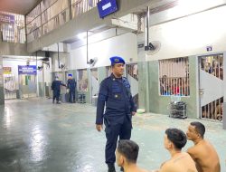 Demi Keamanan dan Ketertiban, Rutan Batam Bersama APH Sisir Kamar Hunian