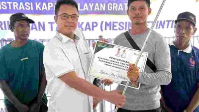 Realisasikan Pokir, Wakil Ketua I DPRD Kota Batam Serahkan 100 Mesin Ketinting untuk Nelayan se-Kecamatan Belakangpadang