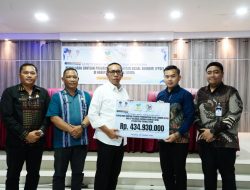 Bupati Tapanulu Utara Serahkan Bantuan PSSE Senilai Rp434,93 Juta Kepada 87 KPM